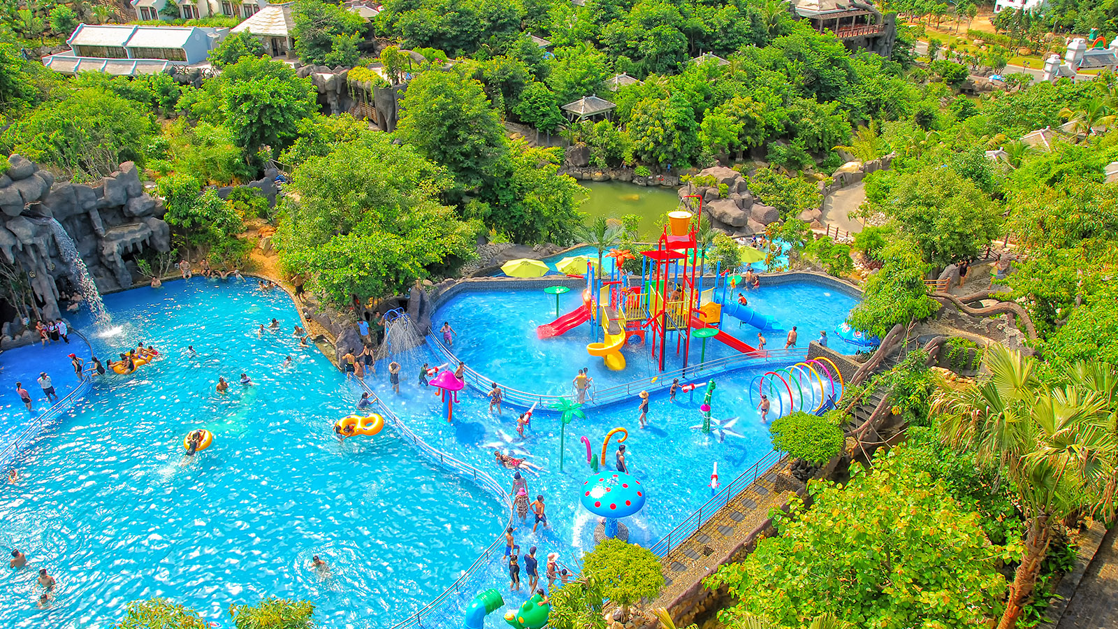 https://www.hoangphuan.com/wp-content/uploads/2024/05/cong-vien-suoi-khoang-nong-nui-than-tai-danang-hot-spring-park-1.jpg