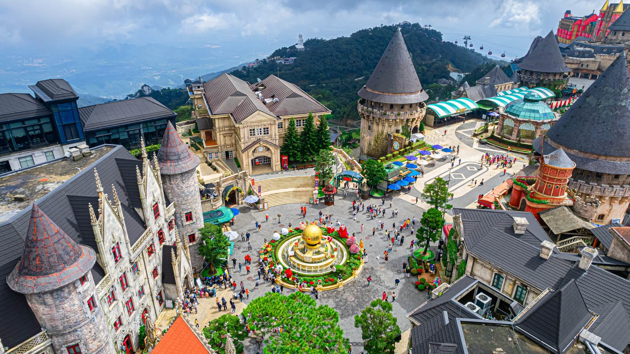 https://www.hoangphuan.com/wp-content/uploads/2024/06/ba-na-hill-ky-quan-nhan-tao-tren-nui-chua.jpg