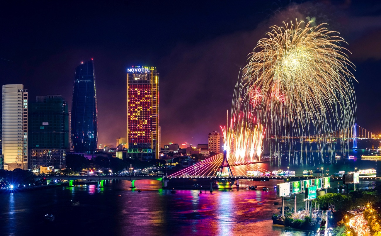https://www.hoangphuan.com/wp-content/uploads/2025/02/Gia-ve-phao-hoa-quoc-te-Da-nang-DIFF-2025-1.jpg